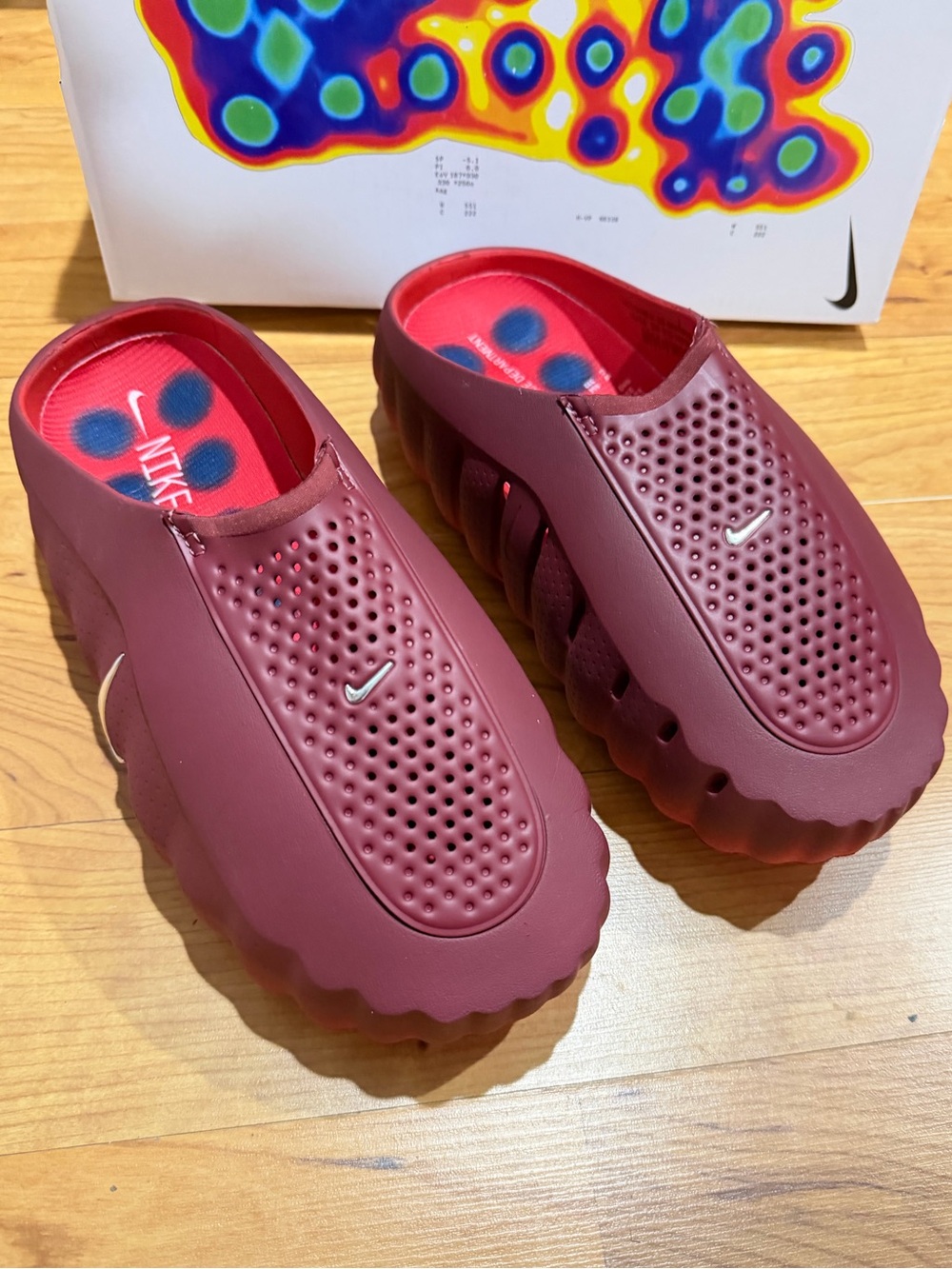 Nike Mind 001 Pregame Mules Men’s Size 10 Red Recovery Footwear